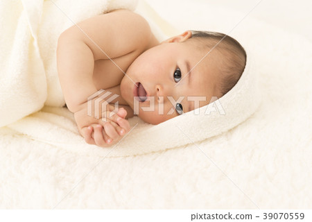Baby wrapped in towel 39070559