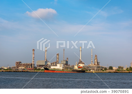 Oil and gas refinery plant with shipping loading Oil and gas refinery plant with shipping loading 39070891