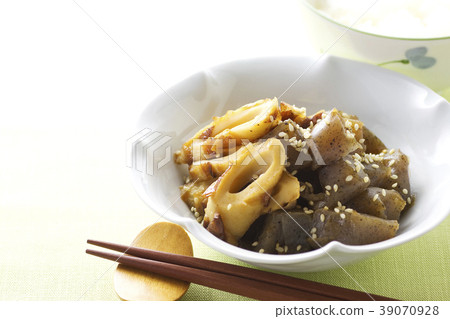 Boiled sweet and sour cream of konjac and chikuwa 13 39070928