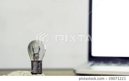 Old light bulb creative inspiration 39071221