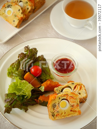 Keesare lunch with smoked salmon and quail eggs and tea (high angle) Keesare lunch with smoked salmon and quail eggs and tea (high angle) 39072117