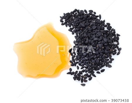 Black cumin oil with seeds Black cumin oil with seeds 39073438
