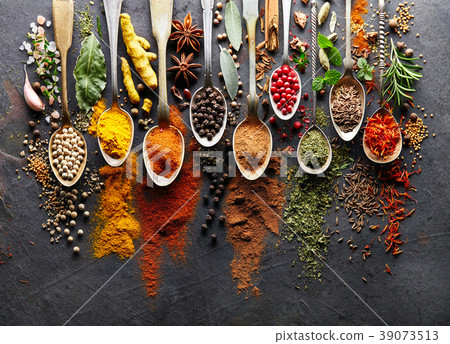 Spices on black board 39073513