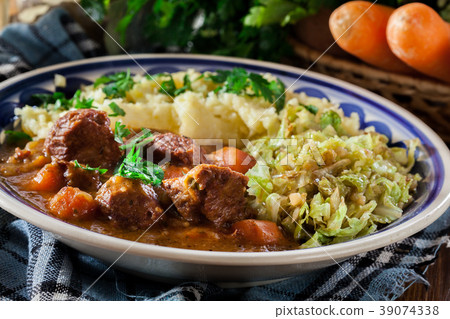 Traditional irish stew Traditional irish stew 39074338
