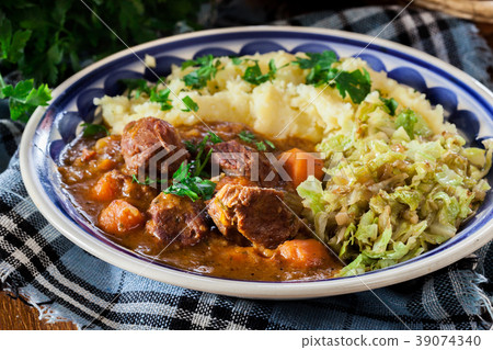 Traditional irish stew 39074340