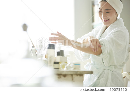 中年女性美容身體護理 39075530