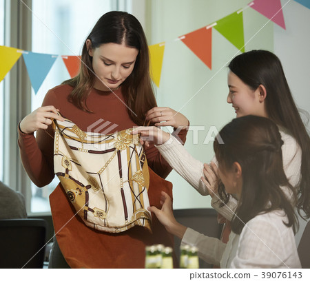 Global business apparel 39076143