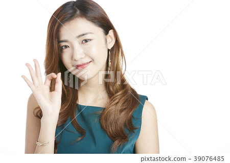 Woman Portrait Series Dressup Woman Portrait Series Dressup 39076485