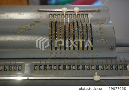 Retro hand turning calculator Retro hand turning calculator 39077668