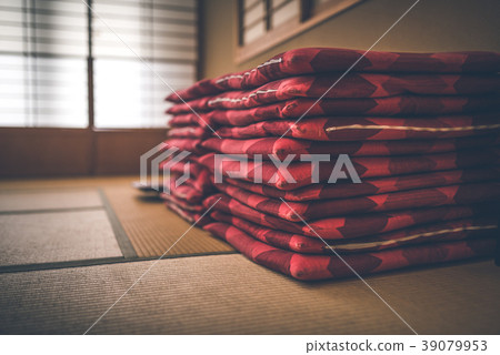 Cushion 39079953