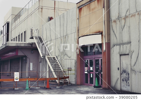 closed closed 39080205