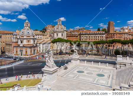 Square Piazza Venezia in Rome Italy 39080349
