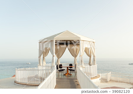 alcove on crystal sea summer  39082120