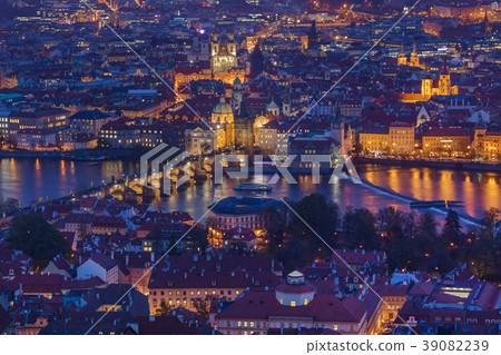 Charles bridge in Prague - Czech Republic Charles bridge in Prague - Czech Republic 39082239