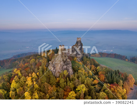 Trosky Castle in Bohemia paradise - Czech republic Trosky Castle in Bohemia paradise - Czech republic 39082241