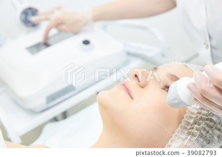 Endermolift cosmetology. Vacuum face equipment 39082793