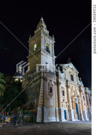 Night Ragusa town view, Sicily, Italy Night Ragusa town view, Sicily, Italy 39084552