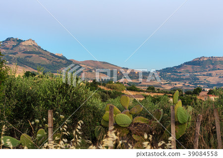 Early morning Sicilian view from highway parking 39084558