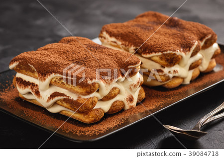 Homemade tiramisu cake, italian dessert. 39084718