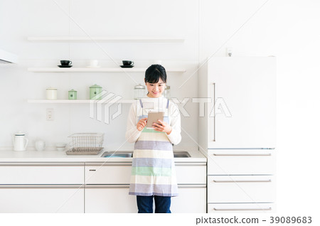 廚房平板電腦主婦 廚房平板電腦主婦 39089683