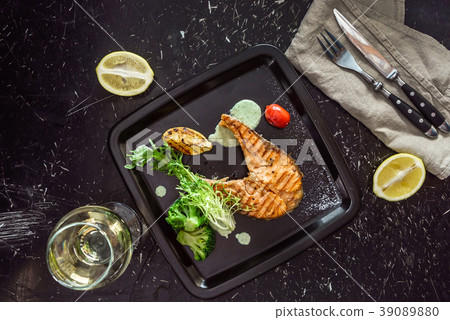 salmon steak salmon steak 39089880