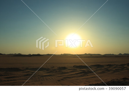 在沙漠中的日出 在沙漠中的日出 39090057