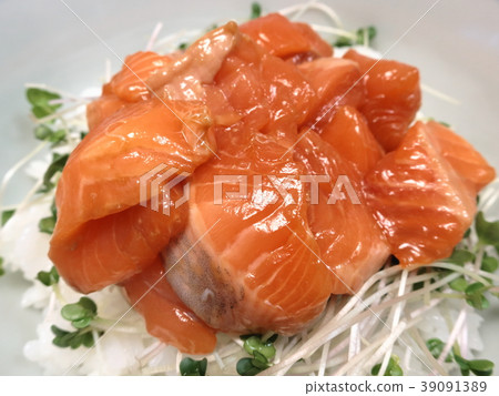 "Rice seafood bowl of trout" of homey, rustic home cooking 39091389