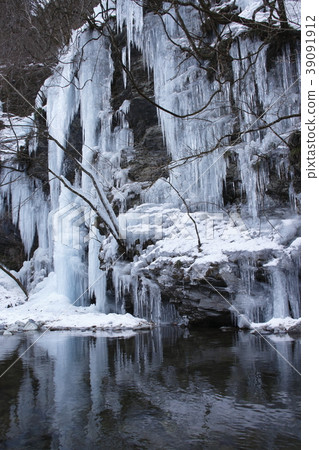 Ice pillar of thirty hammer (Mikazuki no Oclasa) 39091912