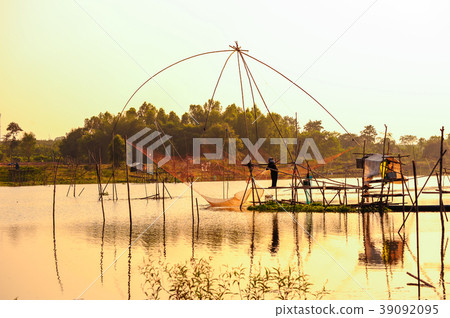 Fisherman fishing by traditional fishing tool Fisherman fishing by traditional fishing tool 39092095