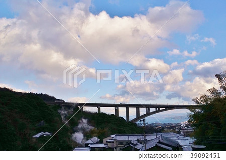 Concrete Arch Bridge in Beppu City, Oita Prefecture Concrete Arch Bridge in Beppu City, Oita Prefecture 39092451