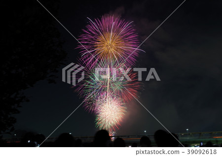 Fireworks display   39092618