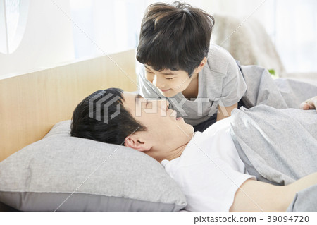 生活,臥室,爸爸,兒子,韓國人 生活,臥室,爸爸,兒子,韓國人 39094720