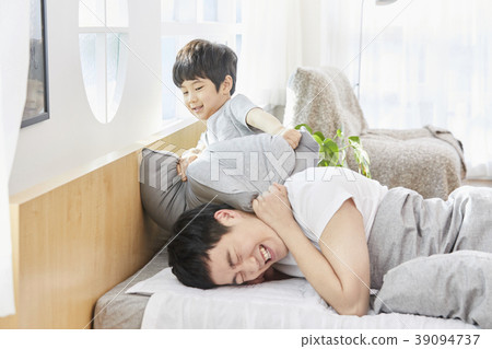 生活,臥室,爸爸,兒子,韓國人 生活,臥室,爸爸,兒子,韓國人 39094737