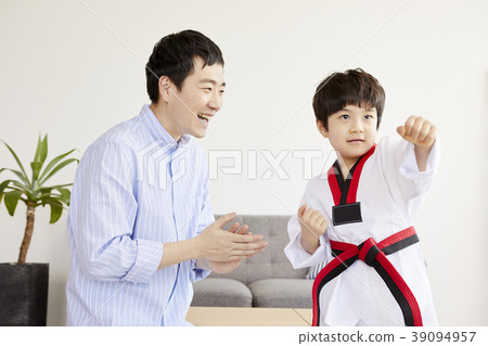 跆拳道,家庭,父親,兒子,韓國人 跆拳道,家庭,父親,兒子,韓國人 39094957