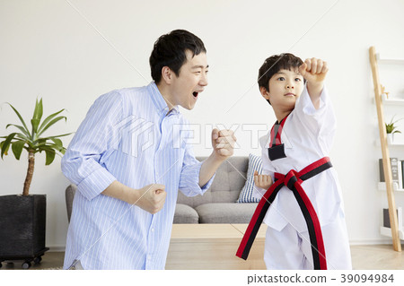 跆拳道,家庭,父親,兒子,韓國人 跆拳道,家庭,父親,兒子,韓國人 39094984