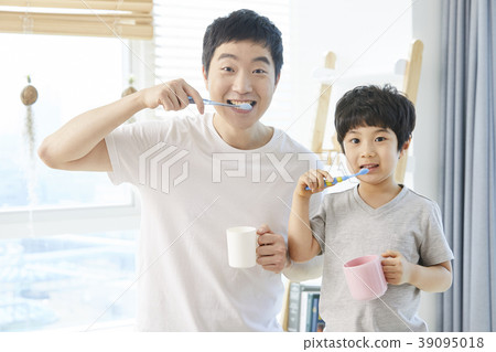 Brushing, family, dad, son, korean 39095018