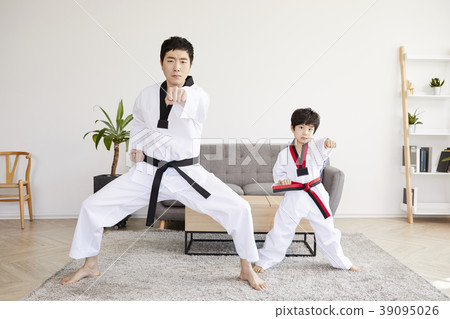 跆拳道,家庭,父親,兒子,韓國人 跆拳道,家庭,父親,兒子,韓國人 39095026