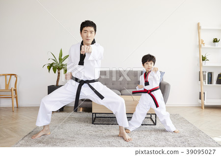 跆拳道,家庭,父親,兒子,韓國人 跆拳道,家庭,父親,兒子,韓國人 39095027