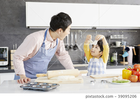 Cooking, dad, son, korean 39095206