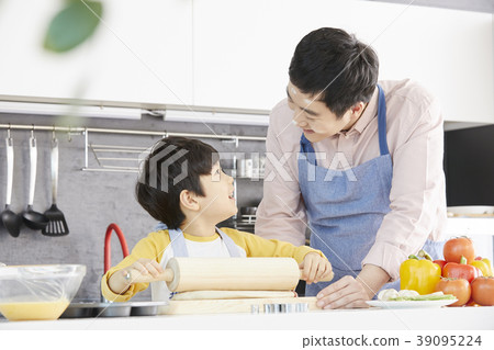 Cooking, dad, son, korean 39095224