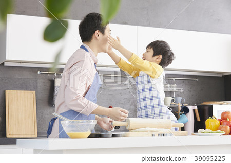 Cooking, dad, son, korean 39095225