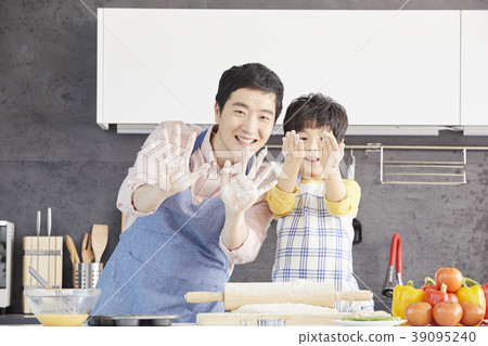 Cooking, dad, son, korean 39095240