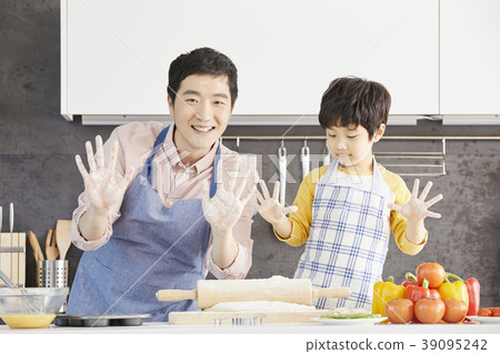 Cooking, dad, son, korean Cooking, dad, son, korean 39095242