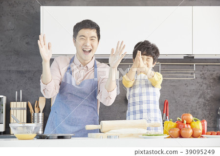 Cooking, dad, son, korean Cooking, dad, son, korean 39095249