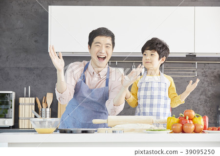 Cooking, dad, son, korean Cooking, dad, son, korean 39095250