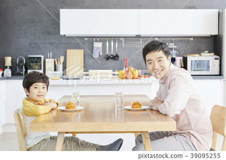 生活,食物,吃,爸爸,兒子,韓國 生活,食物,吃,爸爸,兒子,韓國 39095255