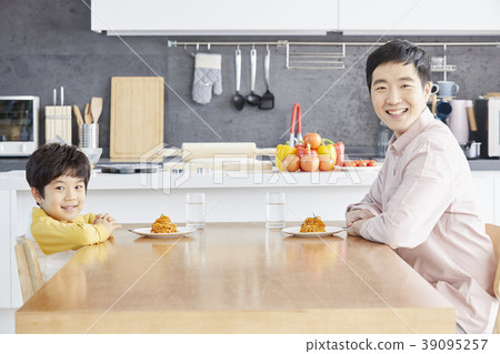 生活,食物,吃,爸爸,兒子,韓國 生活,食物,吃,爸爸,兒子,韓國 39095257