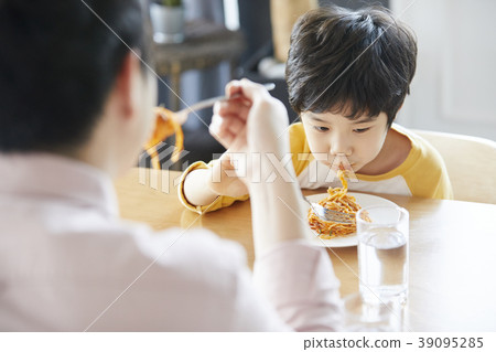 生活,食物,吃,爸爸,兒子,韓國 生活,食物,吃,爸爸,兒子,韓國 39095285