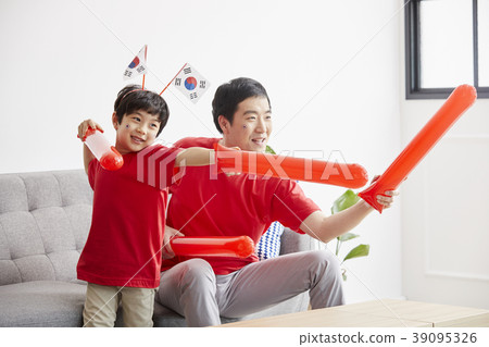 Cheering, Family, Dad, Son, Korean Cheering, Family, Dad, Son, Korean 39095326