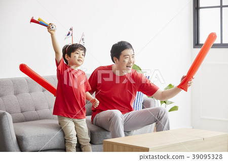 Cheering, Family, Dad, Son, Korean 39095328